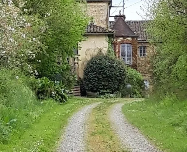 Le Pouy Bed and breakfast